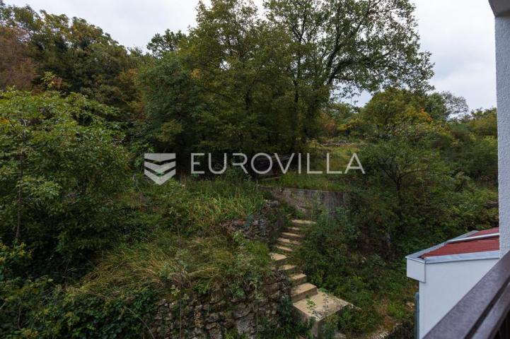 Rijeka, Kostrena, četverosoban stan 82 m² sa dva balkona i pogledom na more