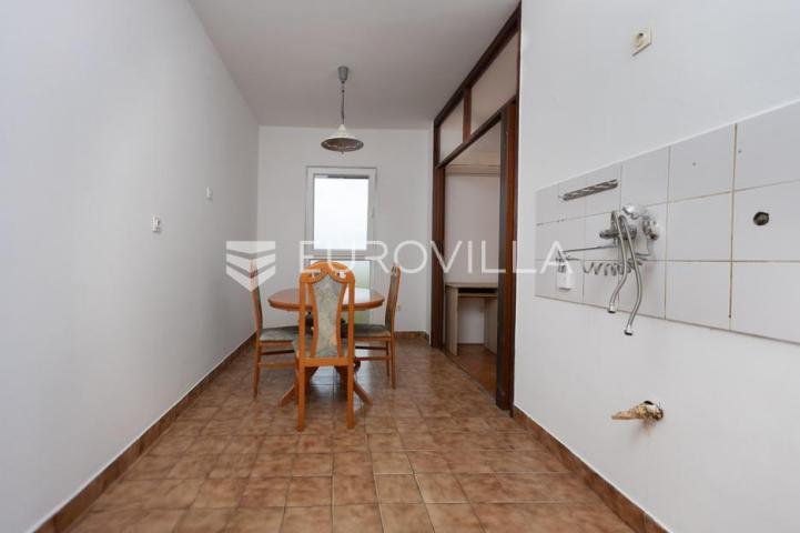 Rijeka, Kostrena, četverosoban stan 82 m² sa dva balkona i pogledom na more