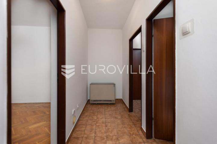 Rijeka, Kostrena, četverosoban stan 82 m² sa dva balkona i pogledom na more