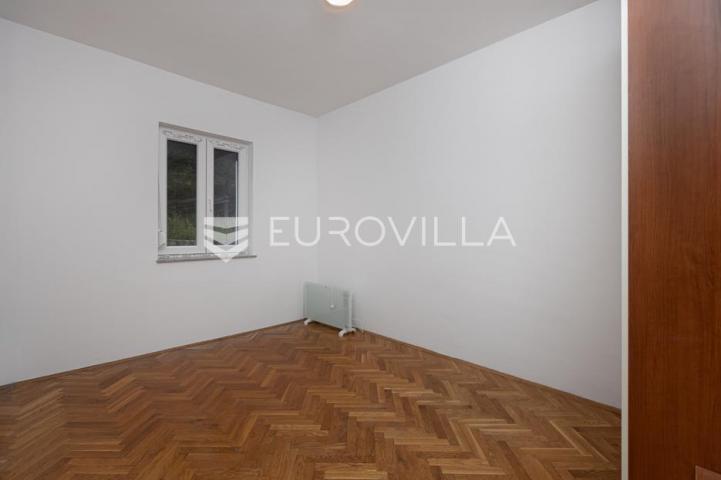 Rijeka, Kostrena, četverosoban stan 82 m² sa dva balkona i pogledom na more