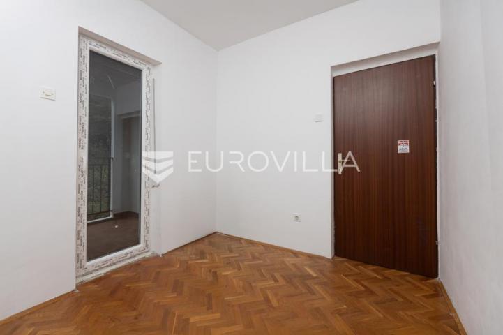 Rijeka, Kostrena, četverosoban stan 82 m² sa dva balkona i pogledom na more