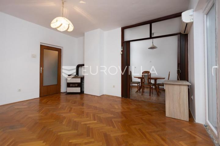 Rijeka, Kostrena, četverosoban stan 82 m² sa dva balkona i pogledom na more