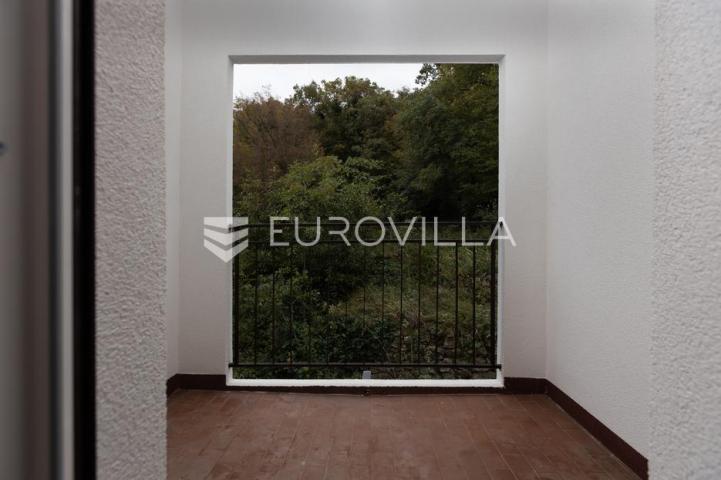 Rijeka, Kostrena, četverosoban stan 82 m² sa dva balkona i pogledom na more
