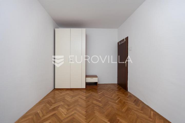 Rijeka, Kostrena, četverosoban stan 82 m² sa dva balkona i pogledom na more