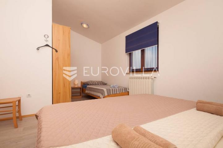 Istra, Banjole, prostrana stambeno poslovna kuća za odmor, 750 m², parcela 1370 m²