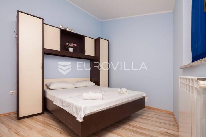 Istra, Banjole, prostrana stambeno poslovna kuća za odmor, 750 m², parcela 1370 m²