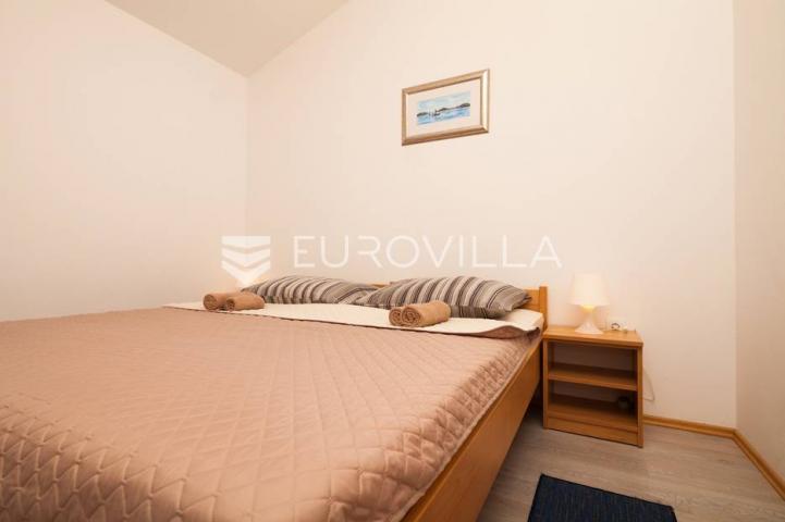 Istra, Banjole, prostrana stambeno poslovna kuća za odmor, 750 m², parcela 1370 m²