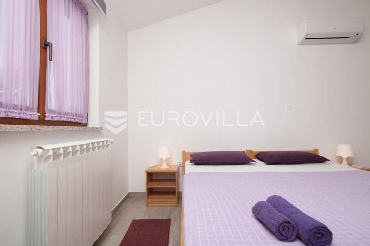 Istra, Banjole, prostrana stambeno poslovna kuća za odmor, 750 m², parcela 1370 m²