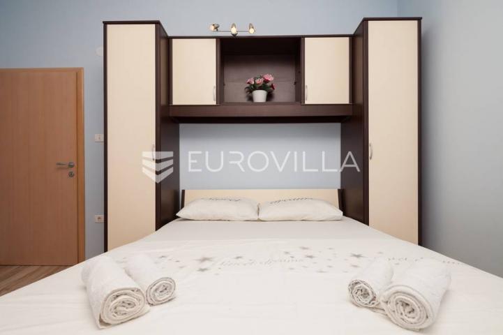 Istra, Banjole, prostrana stambeno poslovna kuća za odmor, 750 m², parcela 1370 m²