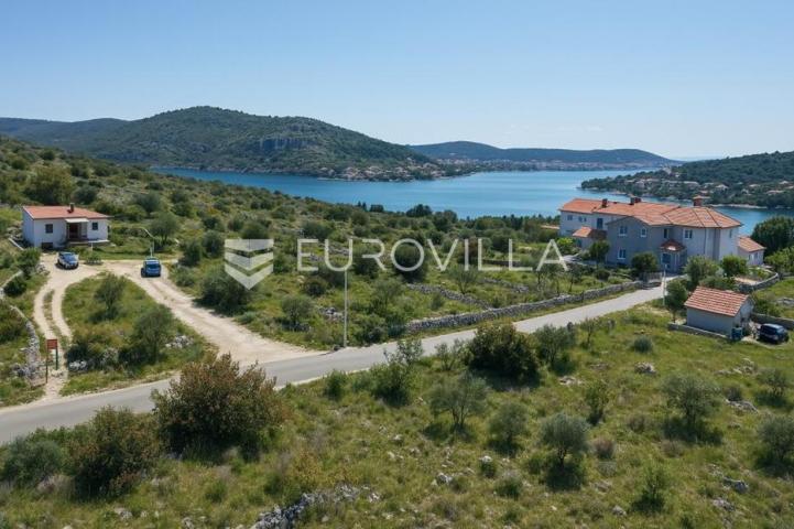 Rogoznica, vila s bazenom i pogledom na more, 168 m²