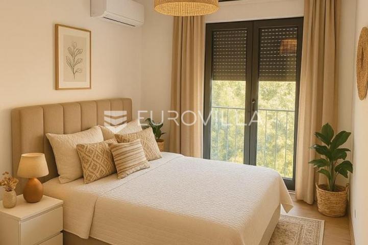 Rogoznica, vila s bazenom i pogledom na more, 168 m²