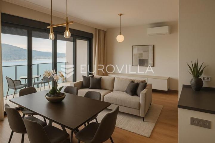 Rogoznica, vila s bazenom i pogledom na more, 168 m²