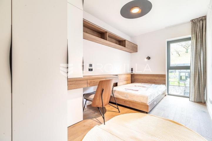 Zagreb, Ribnjak, luksuzni četverosobni stan 130 m², PRVI NAJAM