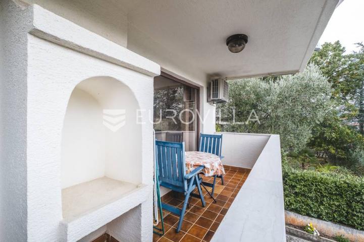 Otok Krk, Grad Krk, izvanredna kuća u prvom redu do mora NKP 260 m2