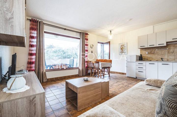 Otok Krk, Grad Krk, izvanredna kuća u prvom redu do mora NKP 260 m2