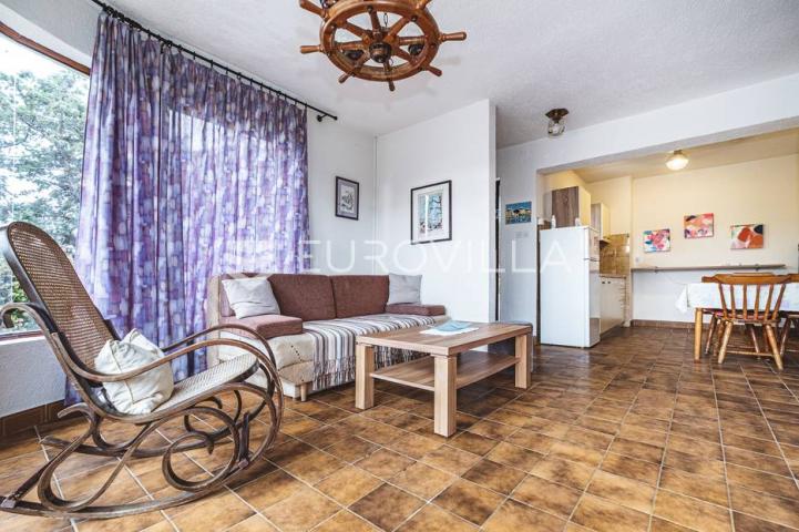 Otok Krk, Grad Krk, izvanredna kuća u prvom redu do mora NKP 260 m2
