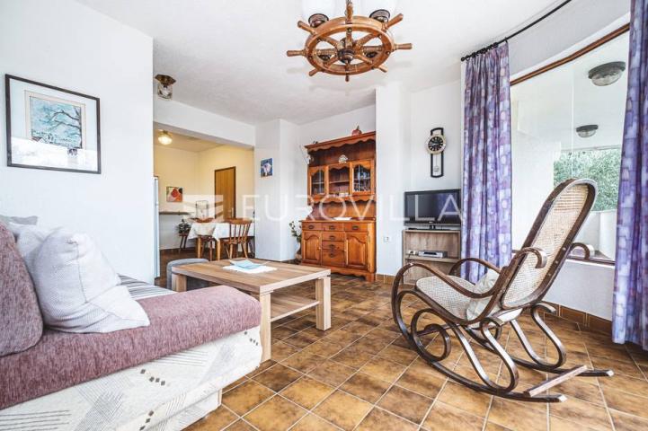 Otok Krk, Grad Krk, izvanredna kuća u prvom redu do mora NKP 260 m2