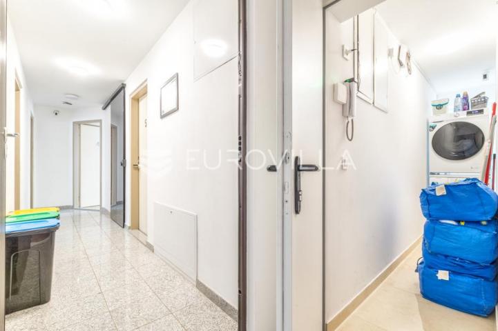 Zagreb, Deželićeva, veliki stan s 5 stambenih jedinica, 121 m²