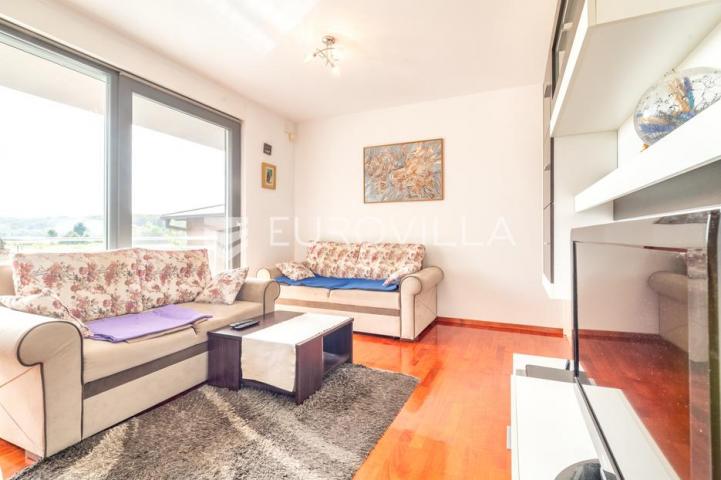 Sesvete, Kašinska, trosoban stan sa vrtom, prizemlje 66 m²