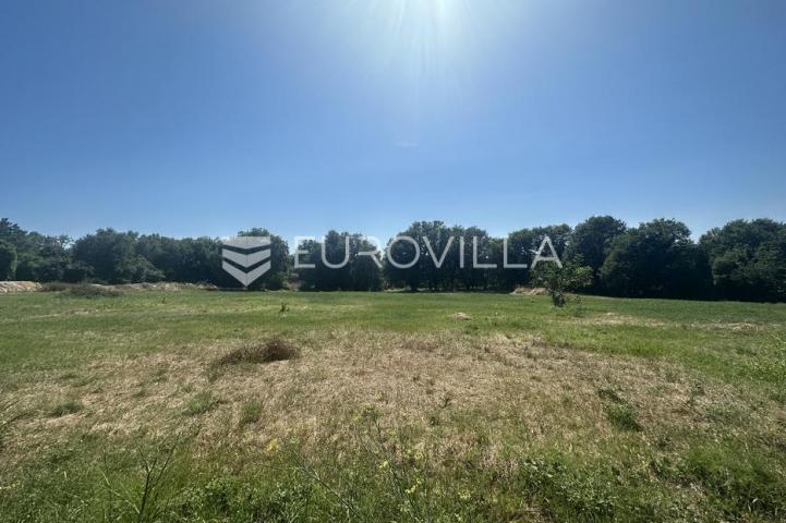 Istra, Medulin velika građevinska parcela  6700 m2 u blizini svih sadržaja 