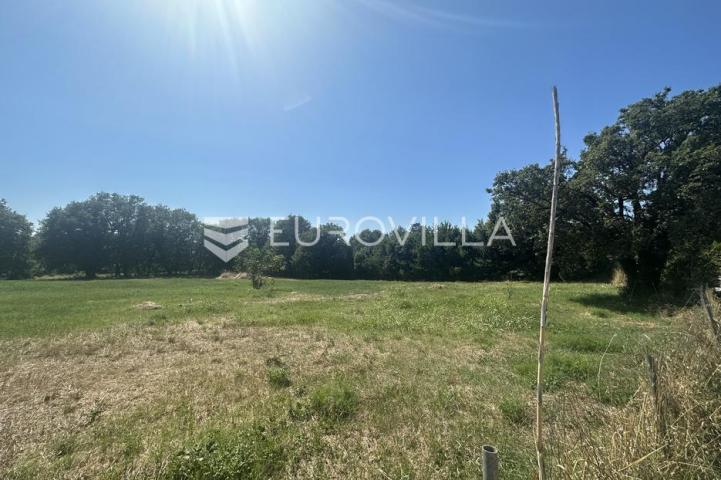Istra, Medulin velika građevinska parcela  6700 m2 u blizini svih sadržaja 