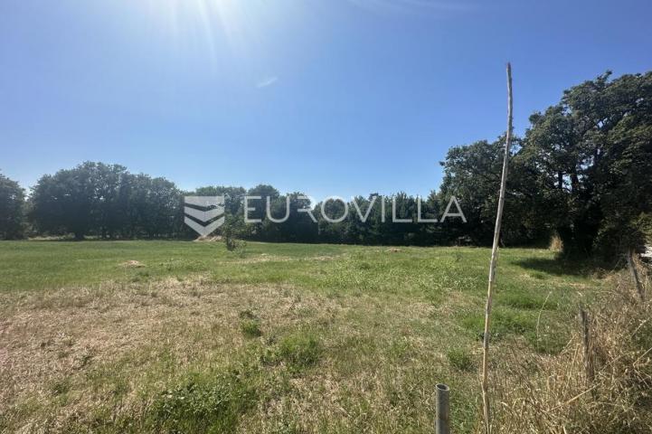 Istra, Medulin velika građevinska parcela  6700 m2 u blizini svih sadržaja 