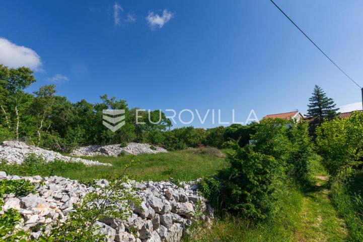 Otok Krk, Gostinjac, ucrtana starina i 3 građevinske čestice površine 950 m²