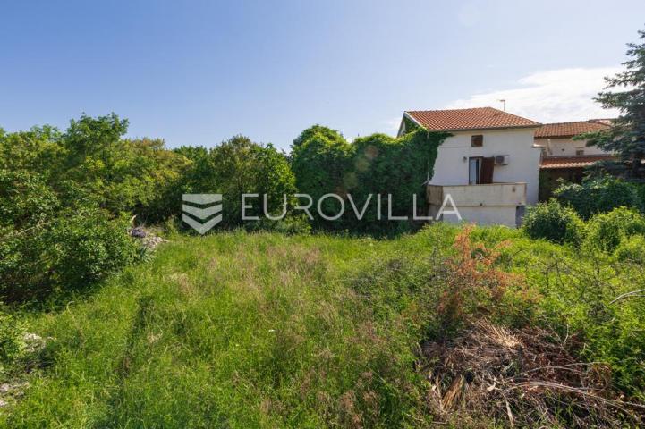 Otok Krk, Gostinjac, ucrtana starina i 3 građevinske čestice površine 950 m²