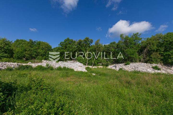 Otok Krk, Gostinjac, ucrtana starina i 3 građevinske čestice površine 950 m²