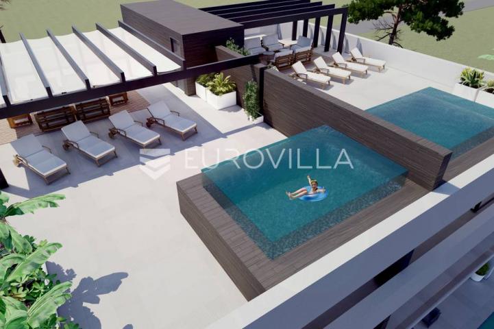 Vinjerac, luksuzan penthouse prvi red do mora sa krovnom terasom 134,85 m²