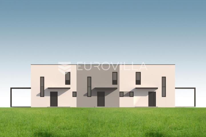 Mandre, trosobni dvoetažni stan s privatnim bazenom i dvorištem u najljepšoj ulici 136,6 m²