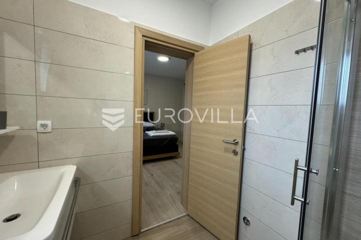 Istra, Medulin, moderna kuća s bazenom, 600 m od mora