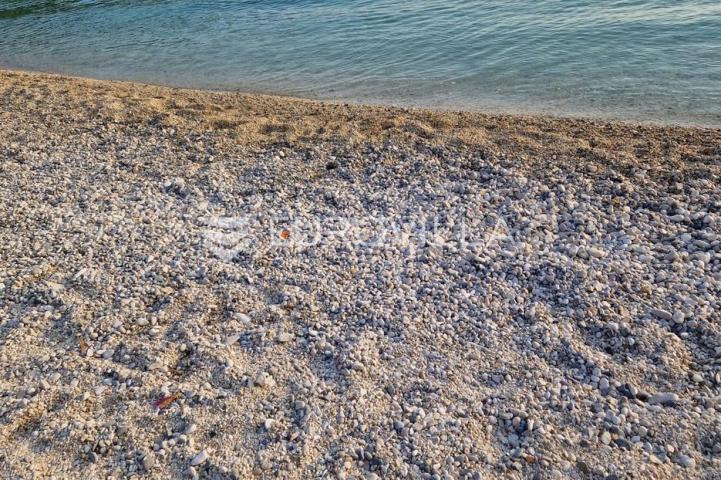 Istra, Pula, prekrasna vila  250 m2 na top lokaciji  i velikoj okućnici svega 20 m od mora