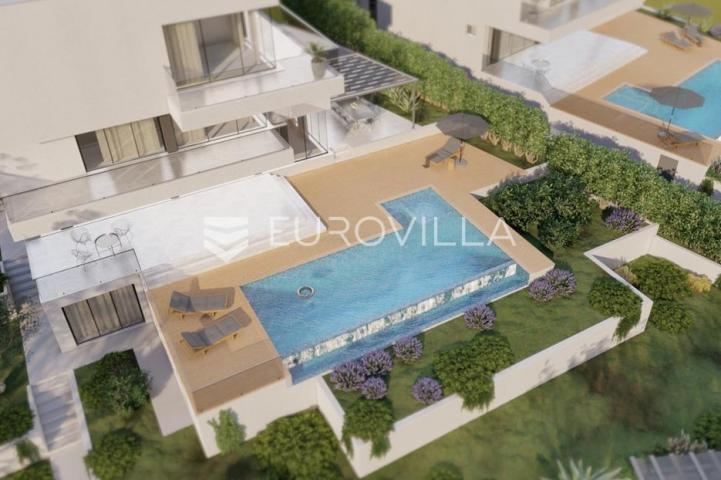 Rogoznica, građevinsko zemljište sa dozvolom i projektom za vilu