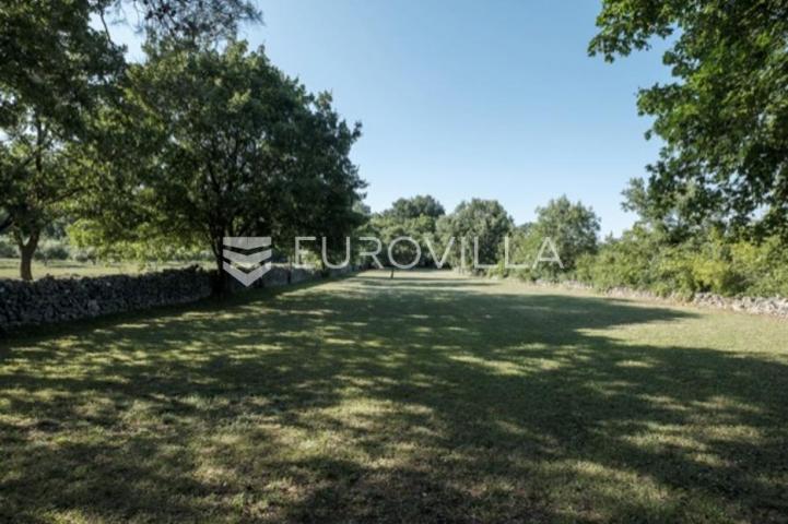 Unikatna dvorac, vila u Istri, Barban okolica, s bazenom i prostranom okućnicom