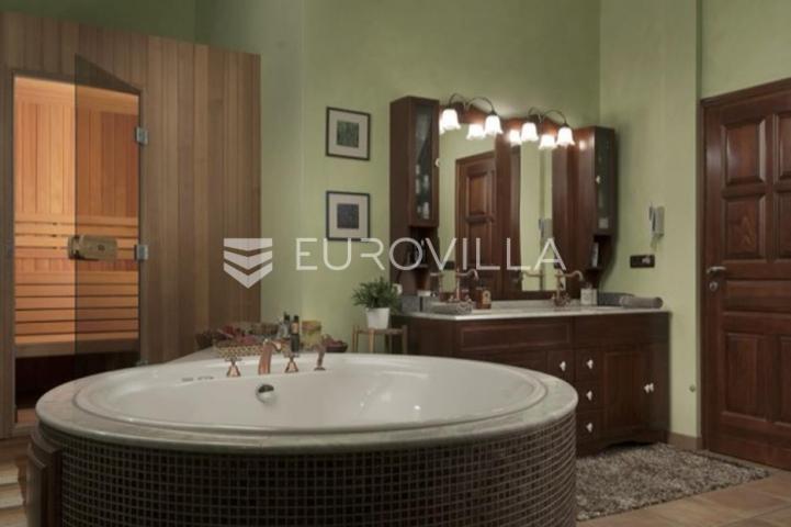 Unikatna dvorac, vila u Istri, Barban okolica, s bazenom i prostranom okućnicom