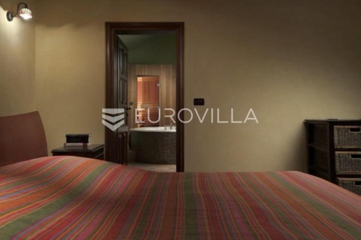 Unikatna dvorac, vila u Istri, Barban okolica, s bazenom i prostranom okućnicom