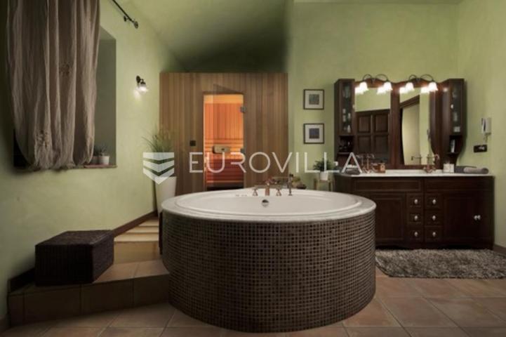 Unikatna dvorac, vila u Istri, Barban okolica, s bazenom i prostranom okućnicom