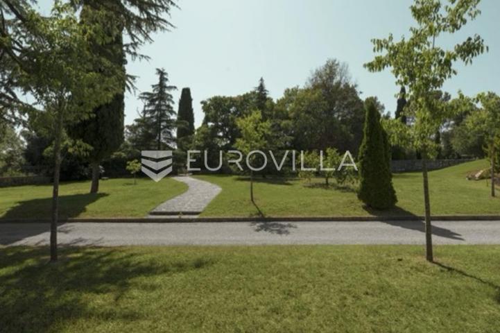 Unikatna dvorac, vila u Istri, Barban okolica, s bazenom i prostranom okućnicom
