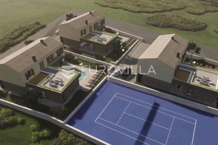 Istra, Gračišće, NOVOGRADNJA, ekskluzivna vila NKP 390 m2 s 2 bazena 