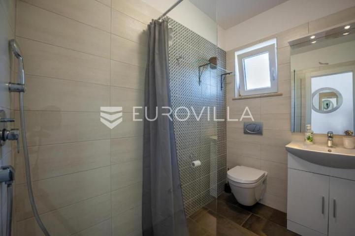 Istra, Duga uvala, vila s bazenom i pogledom na more