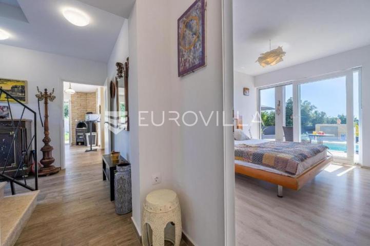 Istra, Duga uvala, vila s bazenom i pogledom na more