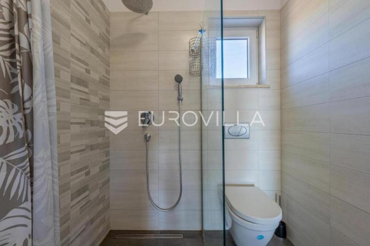 Istra, Duga uvala, vila s bazenom i pogledom na more
