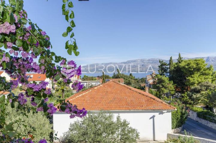Supetar, apartmanska kuća blizu mora