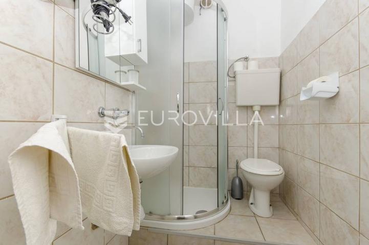 Supetar, apartmanska kuća blizu mora