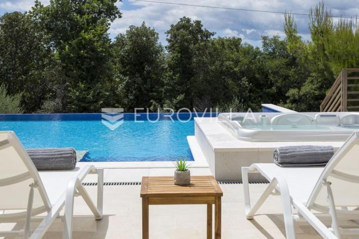 Istra, Labin, prekrasna vila s pogledom na more prepuna sadržaja