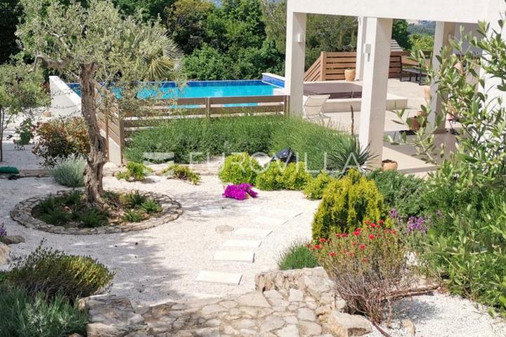Istra, Labin, prekrasna vila s pogledom na more prepuna sadržaja