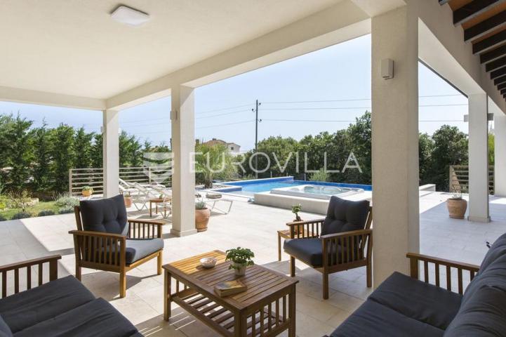 Istra, Labin, prekrasna vila s pogledom na more prepuna sadržaja