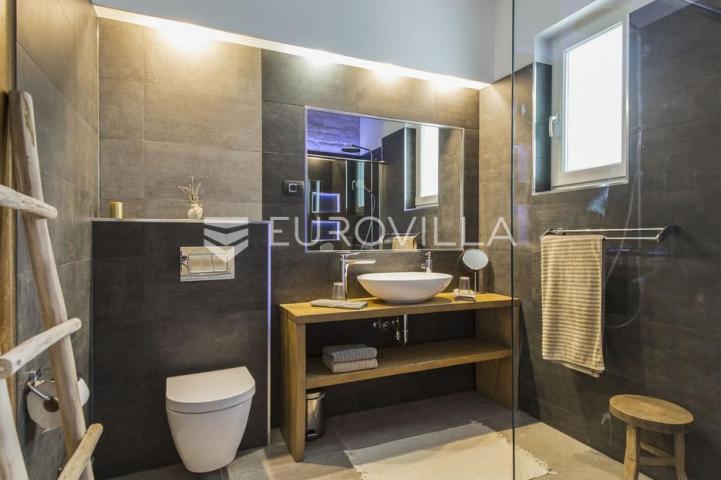 Istra, Labin, prekrasna vila s pogledom na more prepuna sadržaja