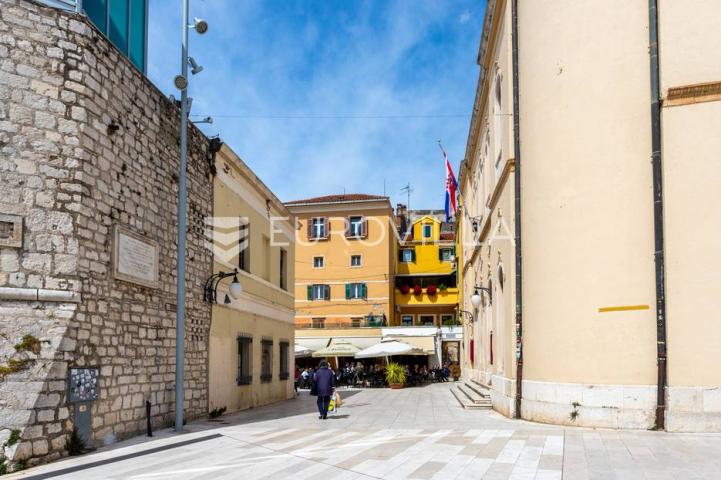 Šibenik, jedinstveni četverosobni stan u samom centru